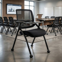 Klappbarer Seminarstuhl Smart mit Schreibtablett und Rollen