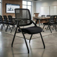 Klappbarer Smart-Seminarstuhl mit Netzrückenlehne, stapelbar