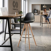 Barhocker Norway mit Holzbeinen, skandinavisches Design