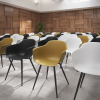 Gästestuhl Glamm, 4 Beine, umhüllendes Design